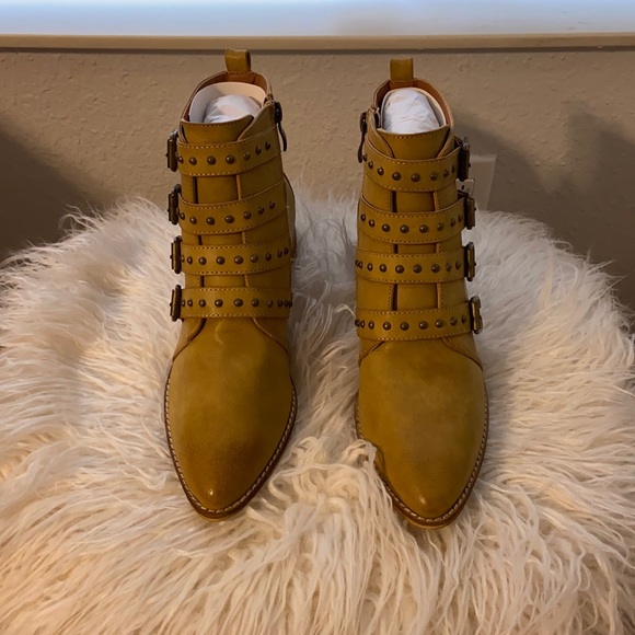 Light Camel Ankle Booties - Picture 4 of 6